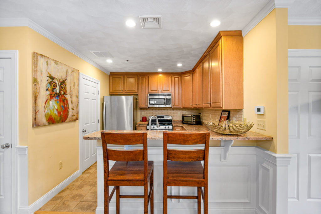 Medford Townhouse - Eat-in kitchen